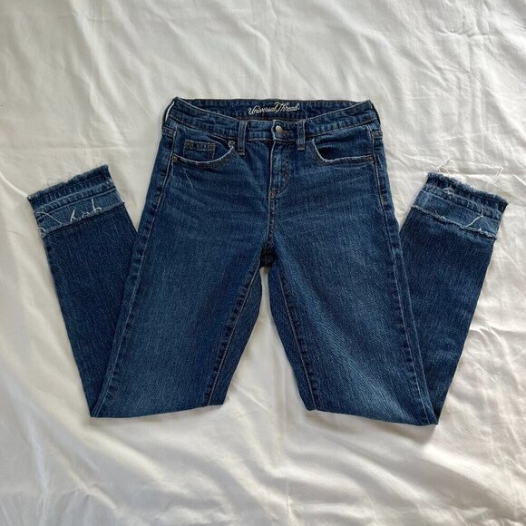 Universal Thread Denim - Universal Thread Mid Rise Boyfriend Dark Wash Skinny Fringe Hem Jeans | Size 24